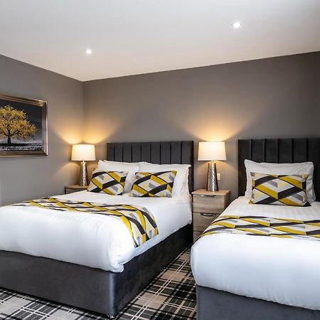Roydon Marina Village Hotel エクステリア 写真