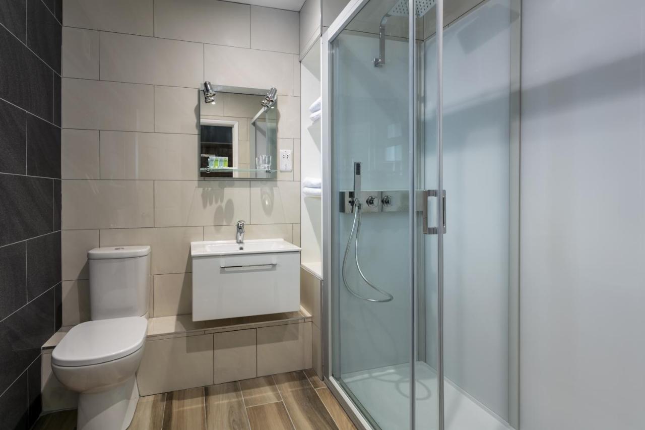 Roydon Marina Village Hotel エクステリア 写真