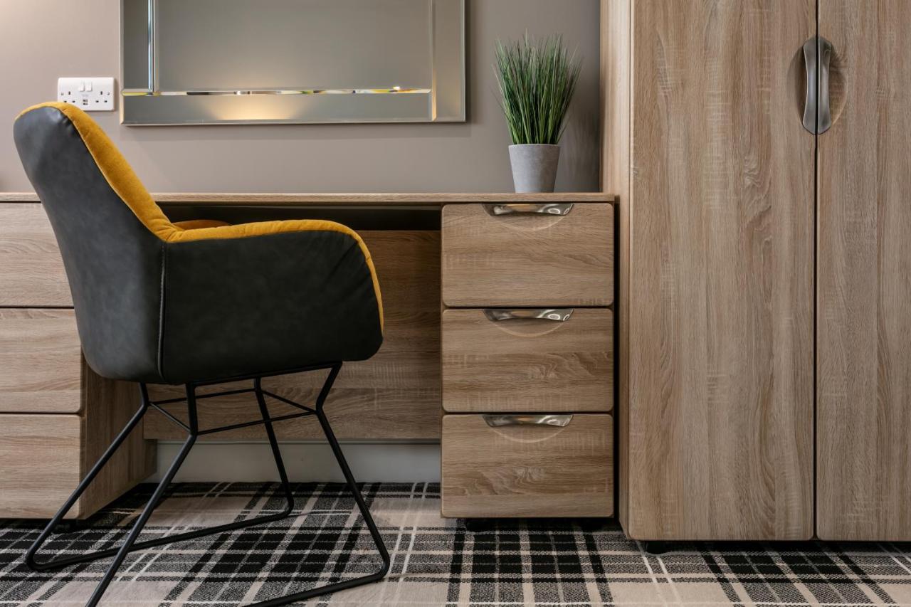 Roydon Marina Village Hotel エクステリア 写真