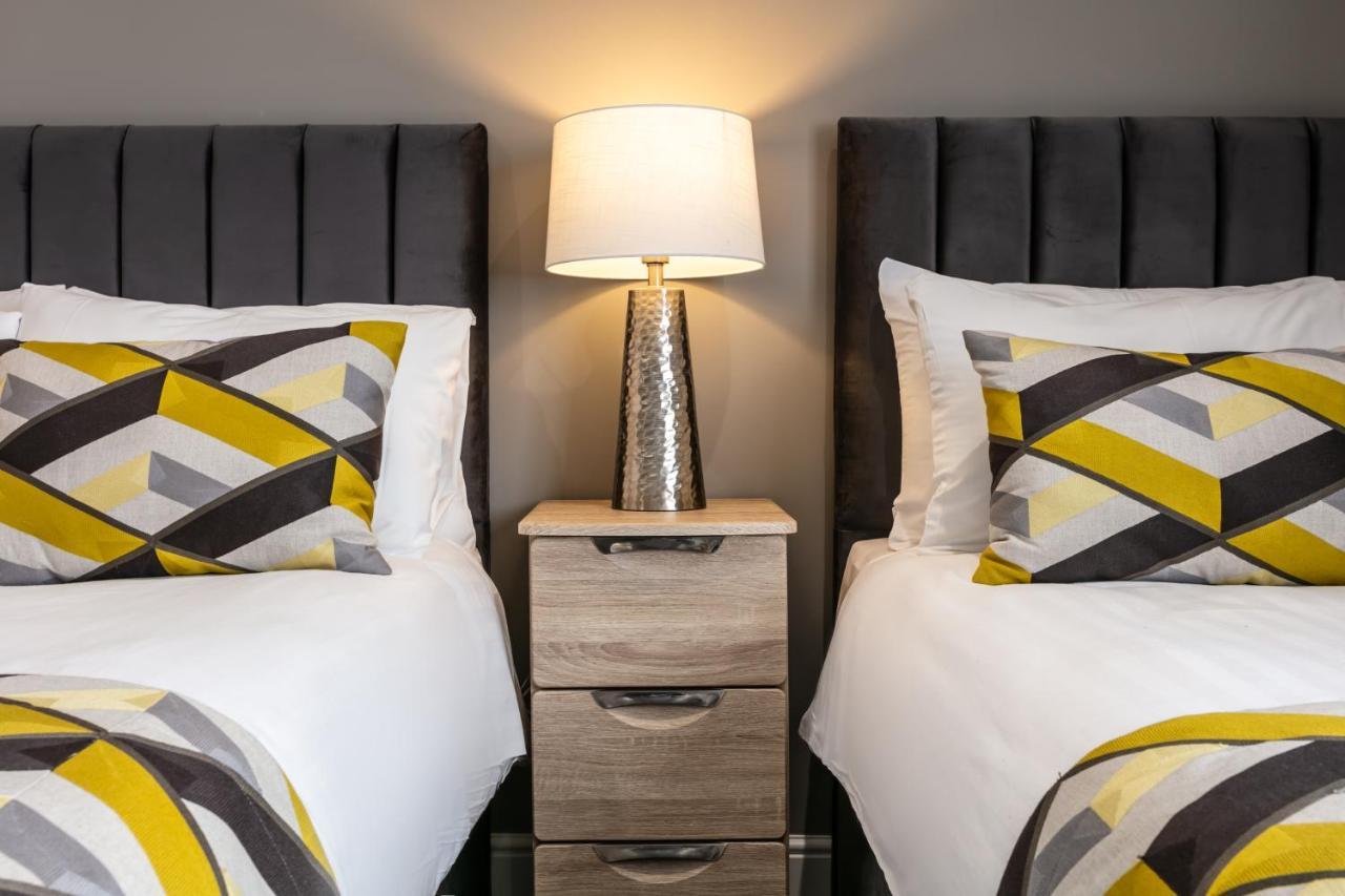 Roydon Marina Village Hotel エクステリア 写真