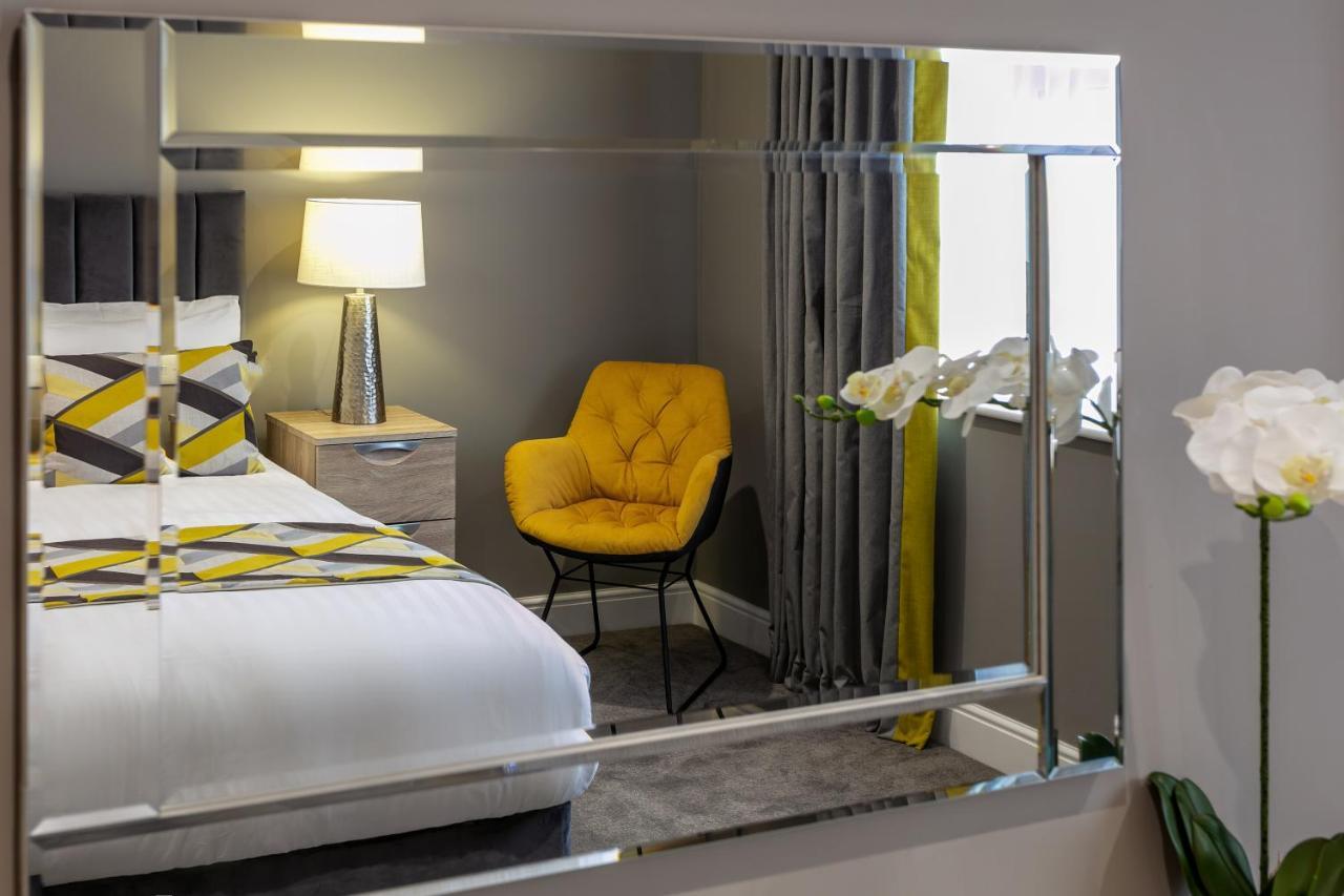 Roydon Marina Village Hotel エクステリア 写真