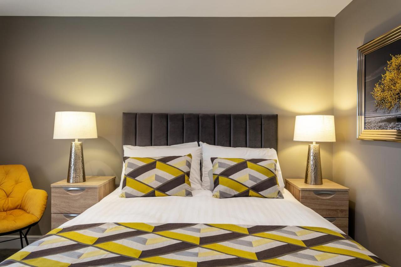Roydon Marina Village Hotel エクステリア 写真