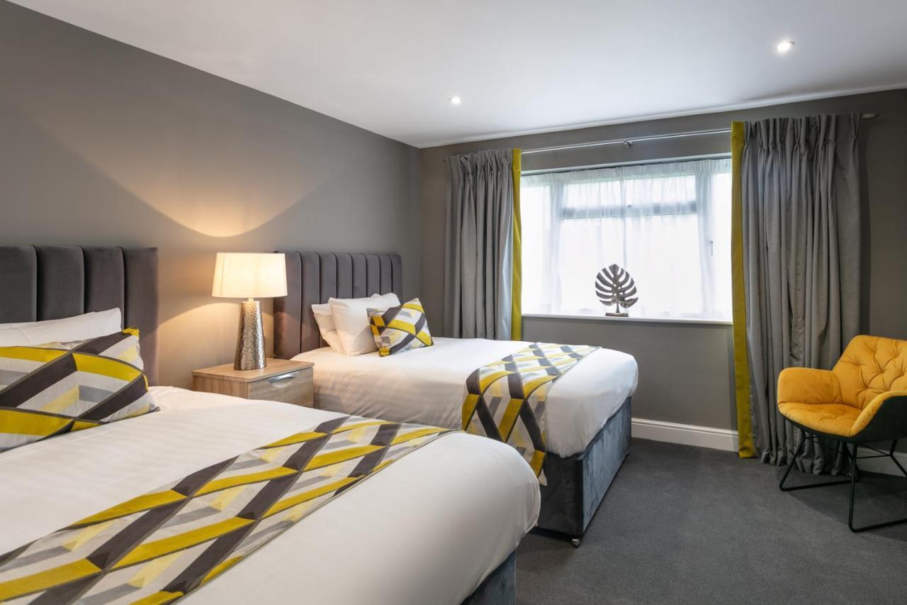 Roydon Marina Village Hotel エクステリア 写真