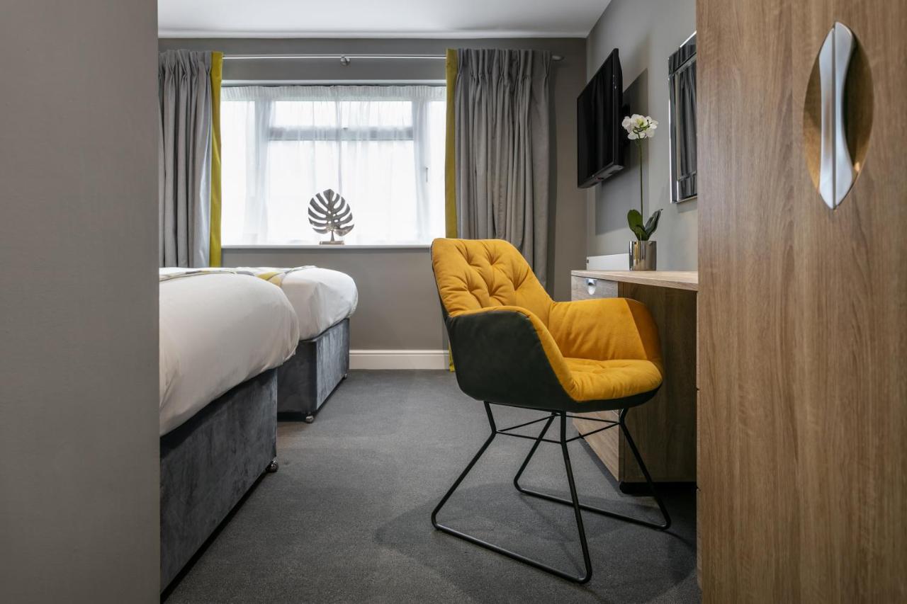 Roydon Marina Village Hotel エクステリア 写真