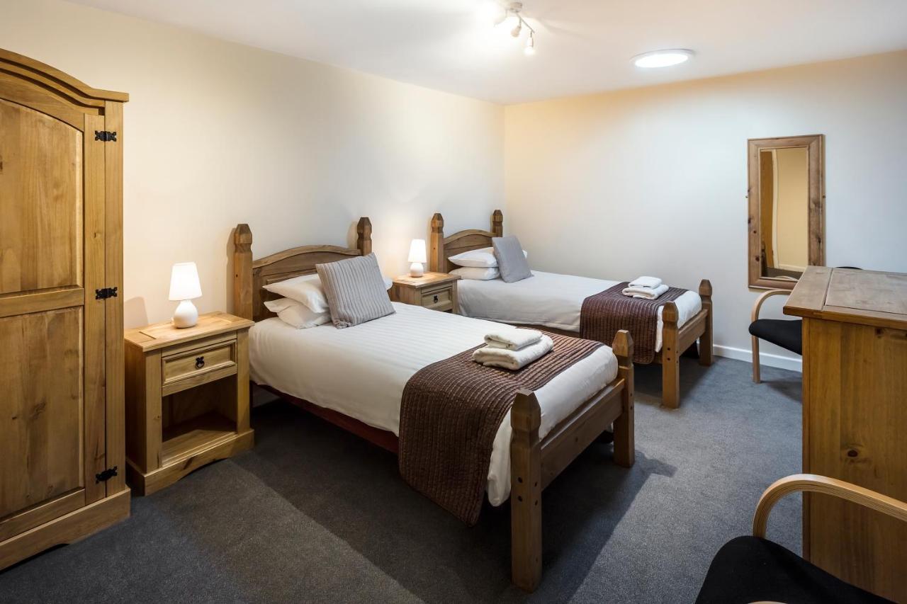 Roydon Marina Village Hotel エクステリア 写真