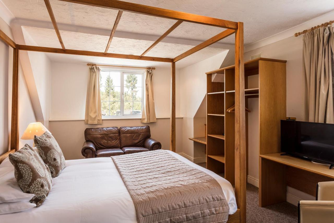 Roydon Marina Village Hotel エクステリア 写真