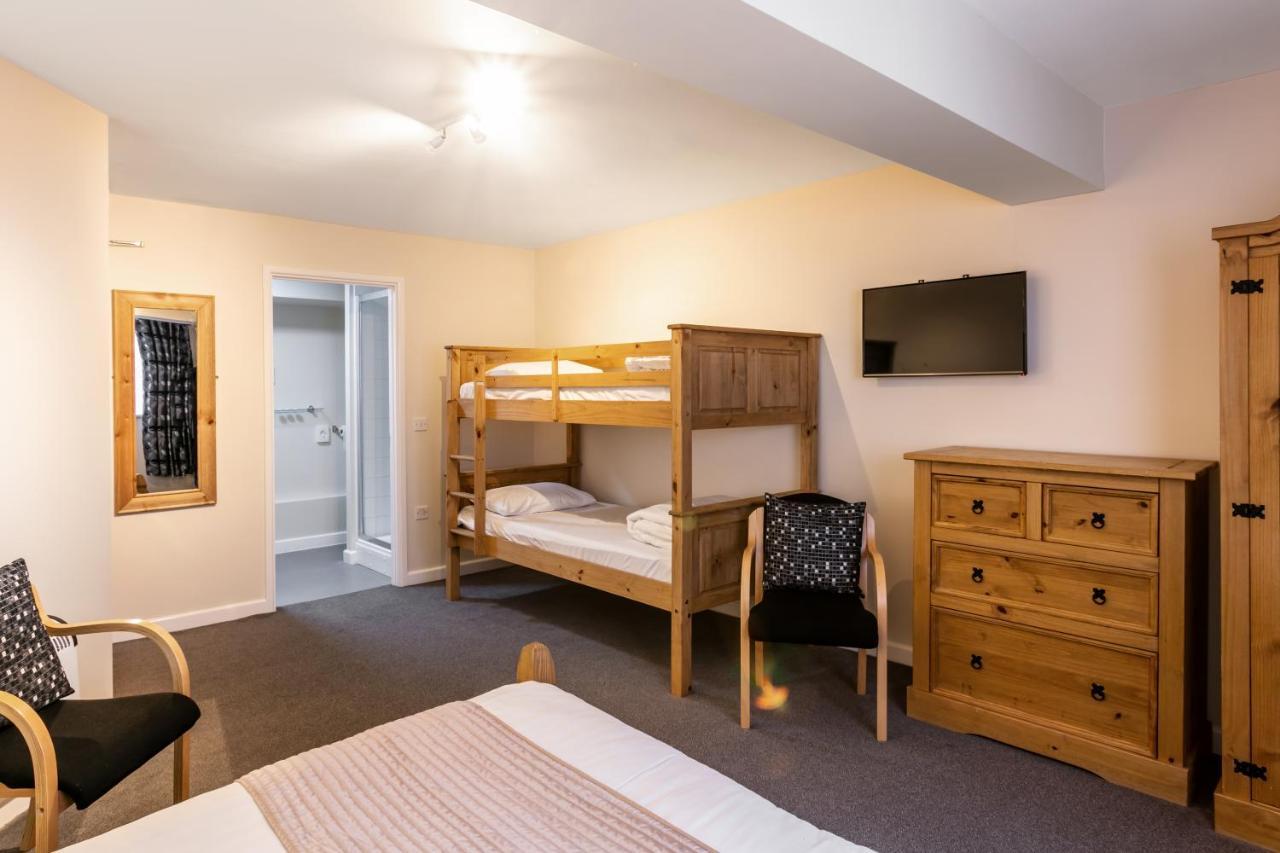 Roydon Marina Village Hotel エクステリア 写真