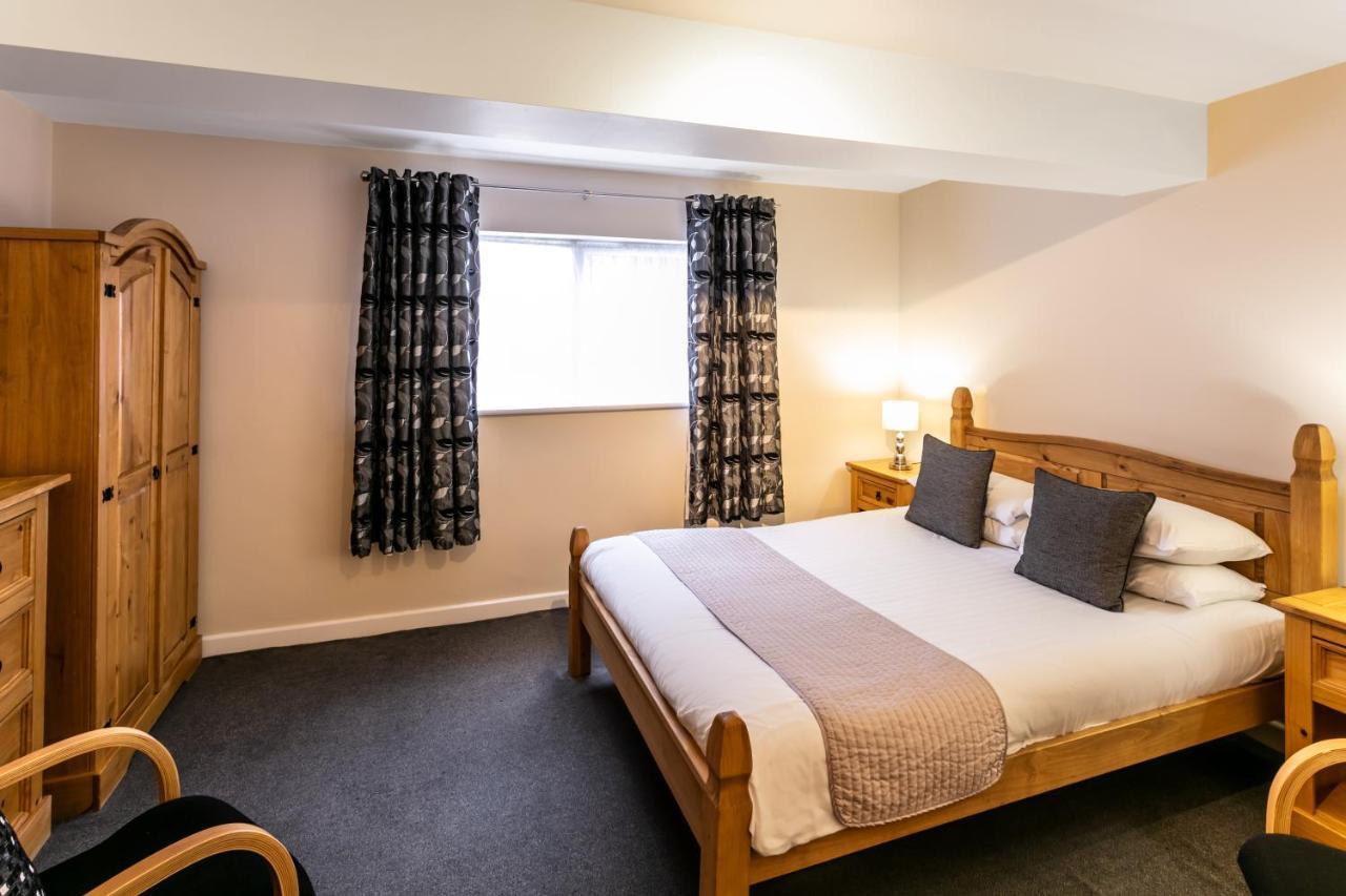 Roydon Marina Village Hotel エクステリア 写真