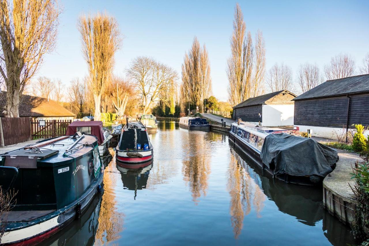 Roydon Marina Village Hotel エクステリア 写真