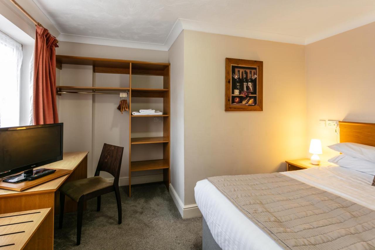 Roydon Marina Village Hotel エクステリア 写真