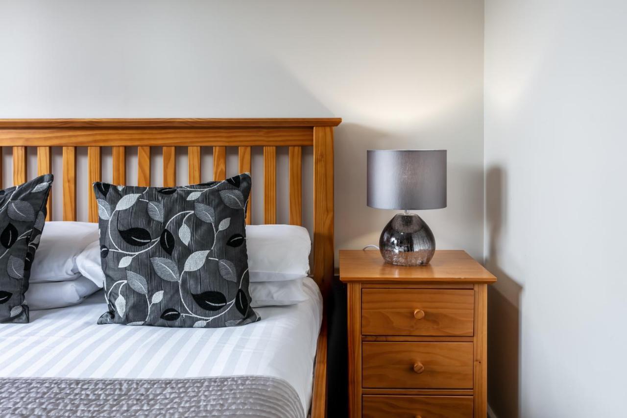 Roydon Marina Village Hotel エクステリア 写真