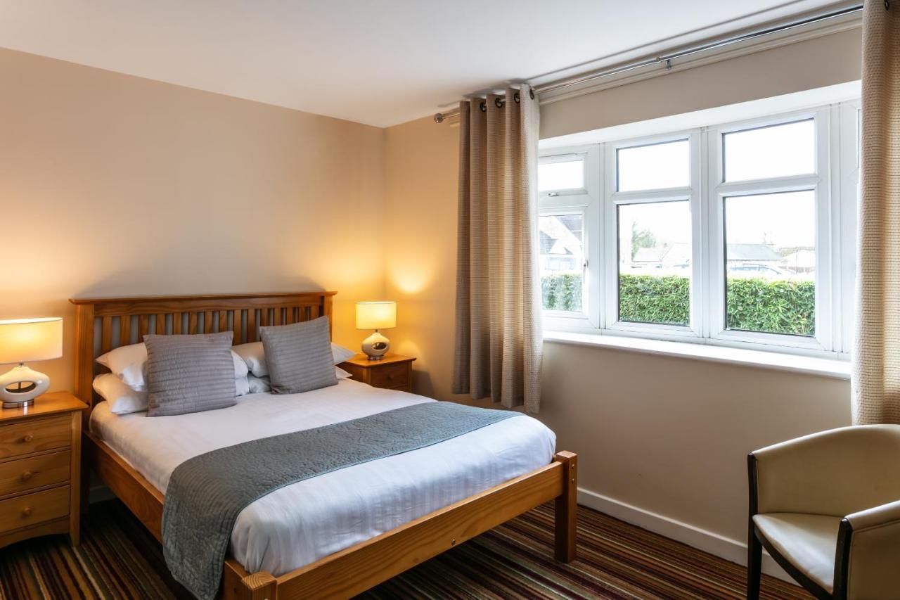 Roydon Marina Village Hotel エクステリア 写真